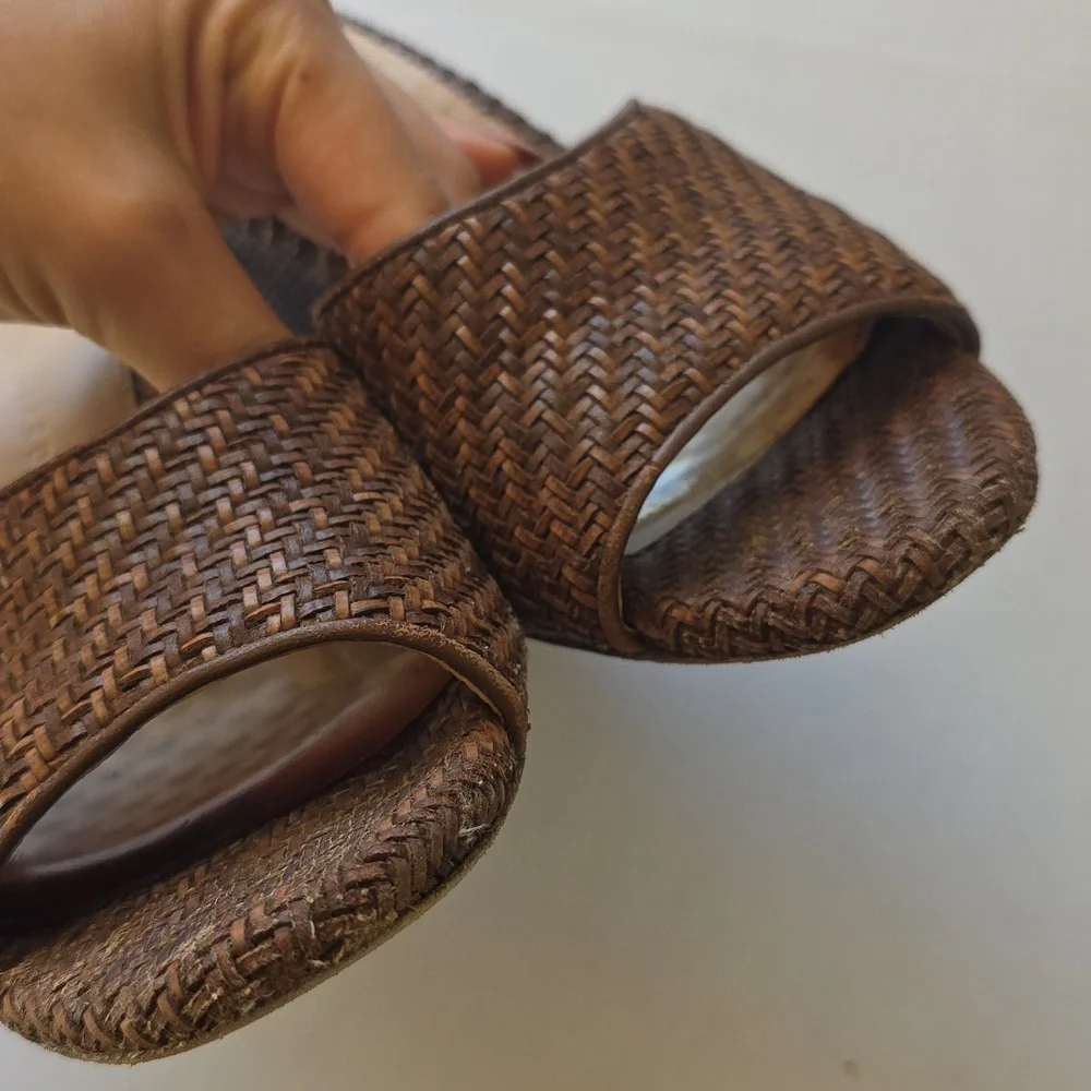 🌸Veronica Beard Brown Woven Wedges‎ 7